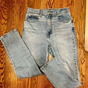 Levi’s high rise 70’s straight / slim leg jeans size 28